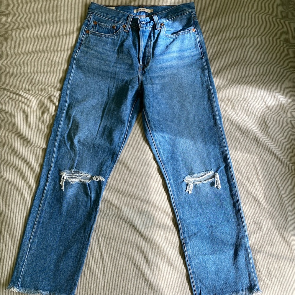NWOT Levi’s wedgie straight distressed jeans